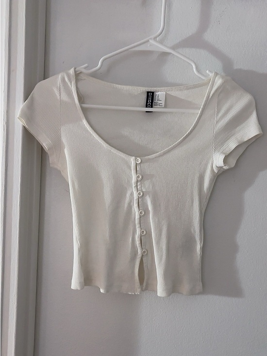 H&M Tops - Hm Cream Ribbed Short Sleeve Tee